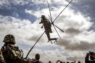 在韓米軍、攻撃ヘリで実弾演習 2019年以来