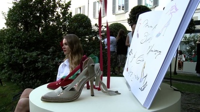 動画：夢のコラボ「カスタニエール バイ マノロ・ブラニク」18年春夏