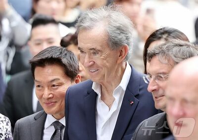 LVMHアルノー会長が韓国訪問、ロッテ・新世界の百貨店4店を視察