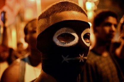 カメラマンに発炎筒投げて死亡させた容疑で男を逮捕、ブラジル