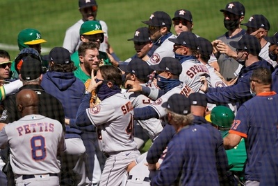 アスレチックス対アストロズ戦で両軍総出の乱闘騒ぎ