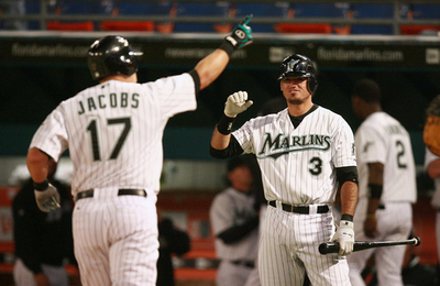 マーリンズ ブレーブスとの接戦を制す