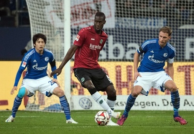 シャルケ勝利もフンテラールが一発退場、バイエルン戦に痛手