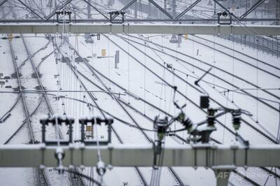車への雪玉投げを注意した男性を殴り殺した疑い、少年2人逮捕 オランダ