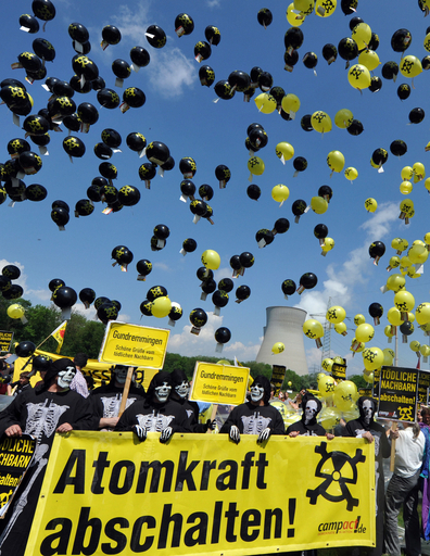 黄色と黒の風船は反原発の印、ドイツ