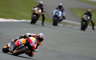 ロレンゾが英国GP制し3連勝