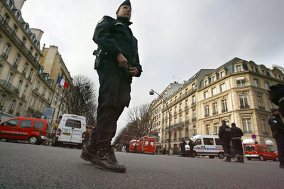 フランス警察、アルカイダ系組織にコンピューター部品提供の5人を拘束