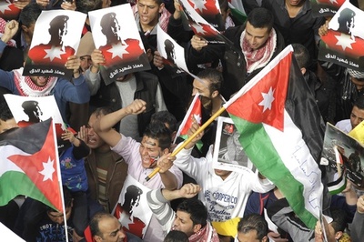 ヨルダン首都で大規模デモ、イスラム国への報復を求める