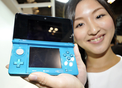 3D映像で楽しめる「ニンテンドー3DS」、2月発売