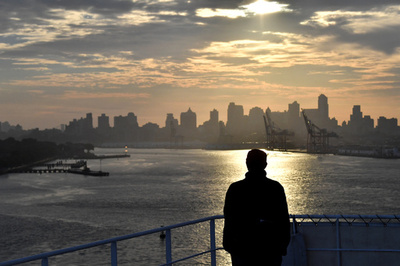 世界の自殺率急増に警鐘、「HIV並みの予防策を」