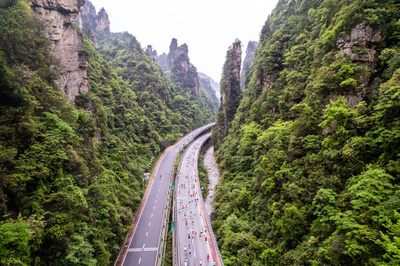 【写真特集】マラソン人気加熱、景勝地で観光も 中国