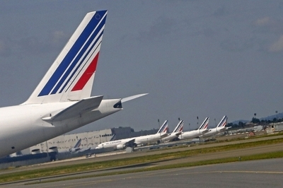 ガス欠の仏旅客機、内戦状態のシリアに着陸 乗客から燃料費カンパ