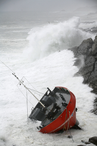欧州北部の暴風雨で、船舶が座礁