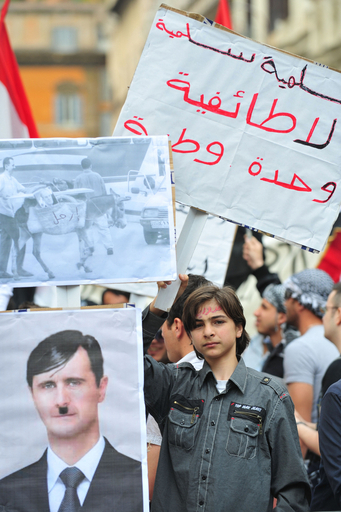 シリアで大規模デモ、62人死亡 米欧は制裁に動く