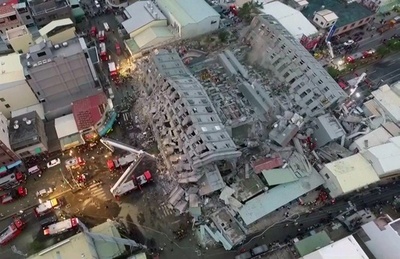 台湾南部地震 死者7人、30人が今も建物内に