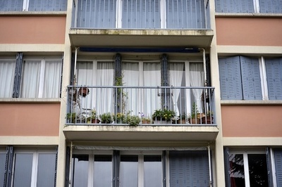 仏で英国人の男が我が子2人を殺害、面会権に不満か