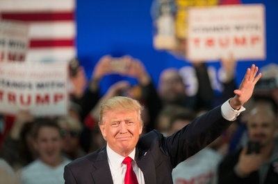 トランプ氏「移民の仕送り阻止」で費用強制へ 対メキシコ壁建設