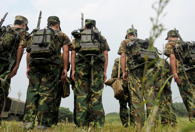 中国軍の武器保管施設で爆発、兵士17人が死亡