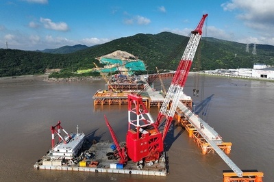 高速鉄道が島に上陸！ 世界最大スパンの鉄道道路併用橋が中国浙江省で全面着工