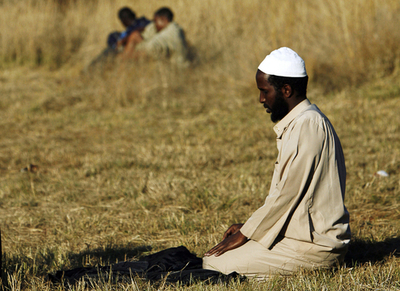 南アフリカ政府、外国人襲撃による犠牲者の救済策を協議