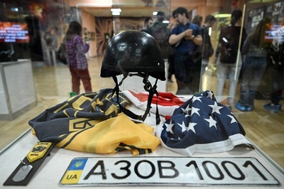 モスクワで「NATO 残虐の記録」展 来場者は賛否両論