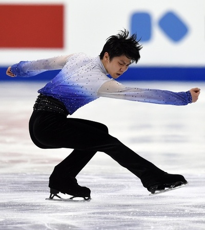 羽生が今季自己ベストでSP首位！世界フィギュア