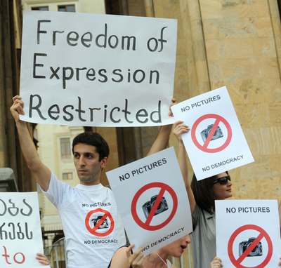 グルジアで報道カメラマン3人拘束、露スパイの疑い