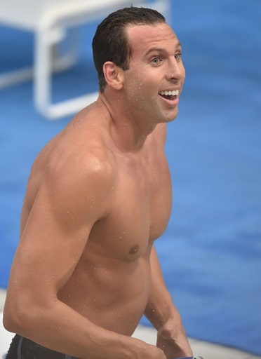 五輪金のハケットに事情聴取、機内で男性の胸元まさぐる？