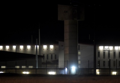 仏刑務所で暴動、看守から鍵盗み数十人が脱走 放火も