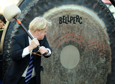 ロンドン中心部に渋谷型スクランブル交差点誕生