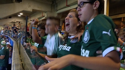 「ゴ―――ル！」 盲目の息子に試合実況する母 ブラジル