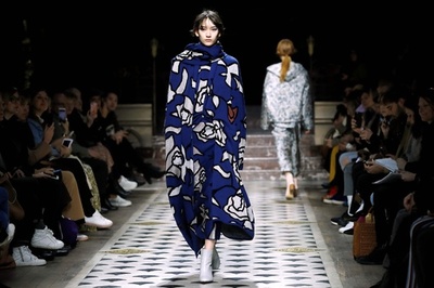 ボタニカルなモチーフをスマートな服に、「クリスチャン・ワイナンツ」18/19年秋冬