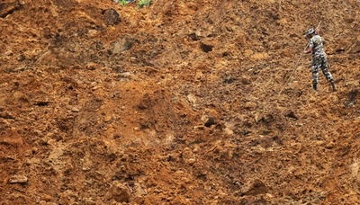 スリランカの地滑り、死者100人の恐れ