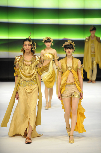 平城遷都1300年記念、文化服装学院がショーを開催