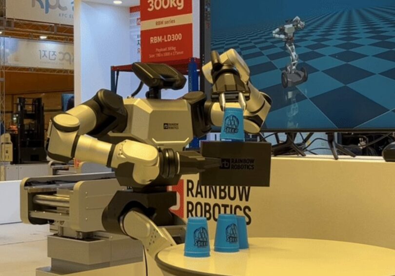 韓国レインボーロボティクスの「移動型両腕ロボット(RB-Y1)」(c)KOREA WAVE