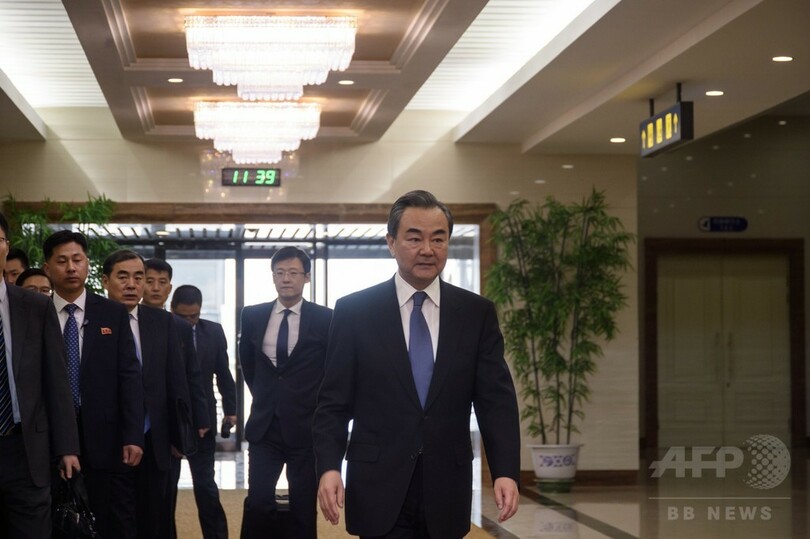 中国外相が北朝鮮訪問 平壌に到着
