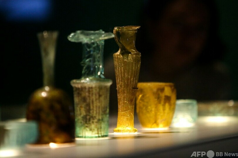 レバノン大爆発で破損した古代ガラス器、修復終え展示 大英博物館