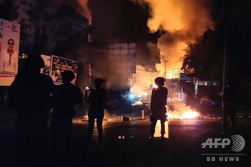 インドネシア・パプア州、抗議デモが暴動化 議会に放火も