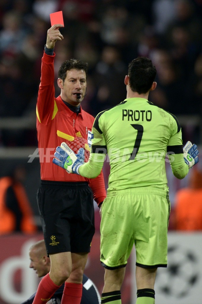 サビオラ2得点のオリンピアコスが16強入り、欧州CL