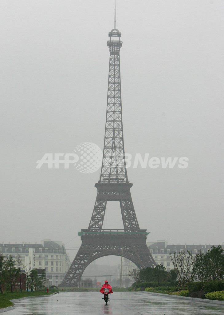 中国にエッフェル塔が出現 開発地区 ミニ パリ にレプリカ建設 写真11枚 国際ニュース Afpbb News
