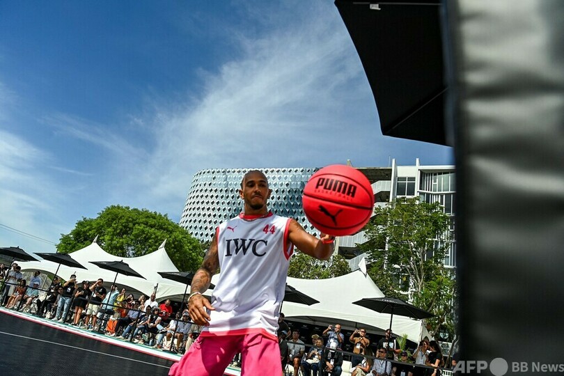 F1ハミルトンがバスケ マイアミでイベント参加