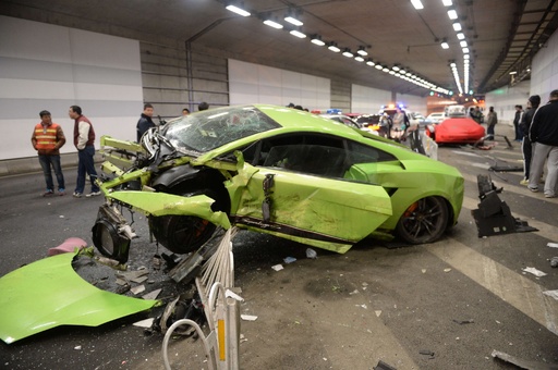 北京の公道でスーパーカー衝突 学生らがレースか 写真7枚 国際ニュース Afpbb News 北京の公道でスーパーカー衝突 学生らがレースか 写真7枚 国際ニュース Afpbb News
