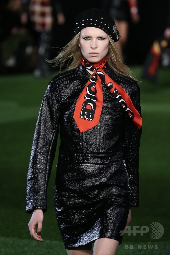 若者へのメッセージを服に、「マーク BY マーク ジェイコブス」15/16年秋冬