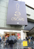 24日に開催される第85回アカデミー賞（Academy Awards）授賞式を目前に控え、会場となるドルビー・シアター（Dolby Theatre）周辺では準備が着々と進んでいる。（2013年2月20日撮影）(c)AFP/Getty Images/Michael Buckner