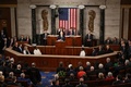 米議会で一般教書演説に臨んだジョー・バイデン大統領（中央、2024年3月7日撮影）。(c)AFP/Mandel NGAN / AFP