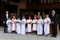 対局後、九段棋士らとともに記念撮影をするちびっこ棋士（2018年11月12日撮影）。(c)CNS/王中挙