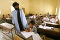 写真は29日、キダルで中学校の入学試験を受ける小学生たち。(c)AFP/KAMBOU SIA