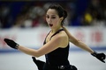 18-19フィギュアスケートグランプリ（GP）シリーズ第4戦、NHK杯。女子シングル・ショートプログラム（SP）の演技に臨むエリザベータ・トゥクタミシェワ（2018年11月9日撮影）。(c)Martin BUREAU / AFP