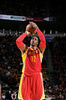 14-15NBA、ヒューストン・ロケッツ（Houston Rockets）対オクラホマシティ・サンダー（Oklahoma City Thunder）。フリースローに臨むヒューストン・ロケッツのドワイト・ハワード（Dwight Howard、2015年1月15日撮影）。(c)AFP/Getty Images/NBAE/Bill Baptist