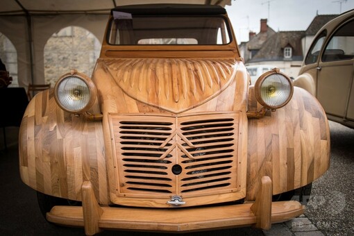 シトロエンの名車「2CV」が木製で登場、家具職人が制作 写真15枚 国際